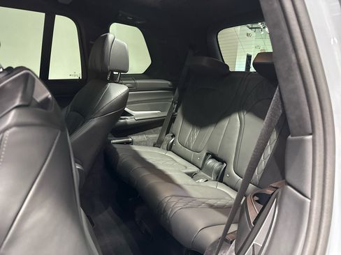 Used 2025 BMW X7 M60i image 26