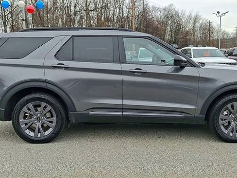 Used 2023 Ford Explorer XLT w/ Equipment Group 202A image 9