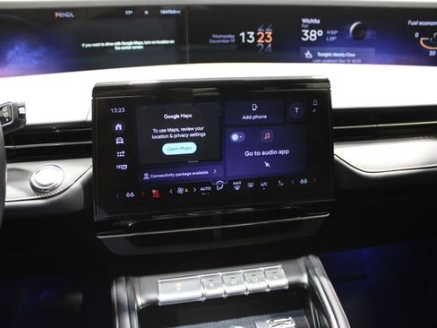 Certified 2024 Lincoln Nautilus Reserve w/ Equipment Group 202A image 15