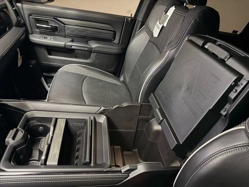 Used 2025 RAM 3500 Limited AWD/4WD image 35