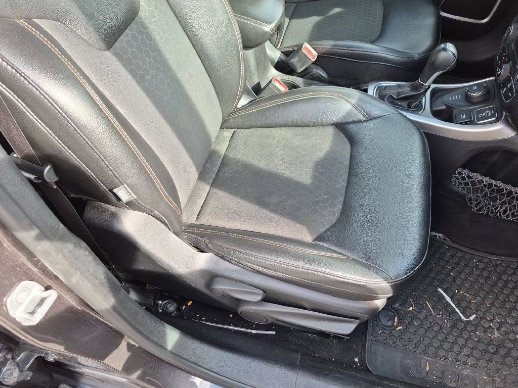 Used 2019 Jeep Compass Latitude w/ Cold Weather Group AWD/4WD image 22