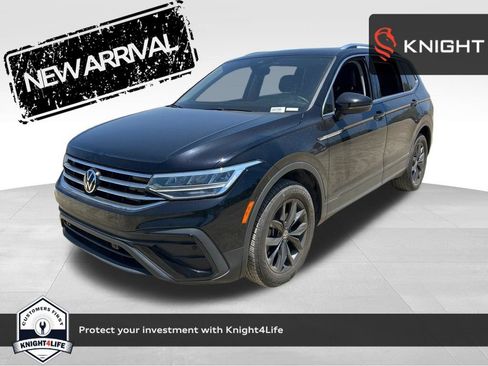 Used 2023 Volkswagen Tiguan SE FWD image 1