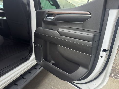 Used 2022 Chevrolet Silverado 1500 LT w/ Z71 Off-Road Package image 16