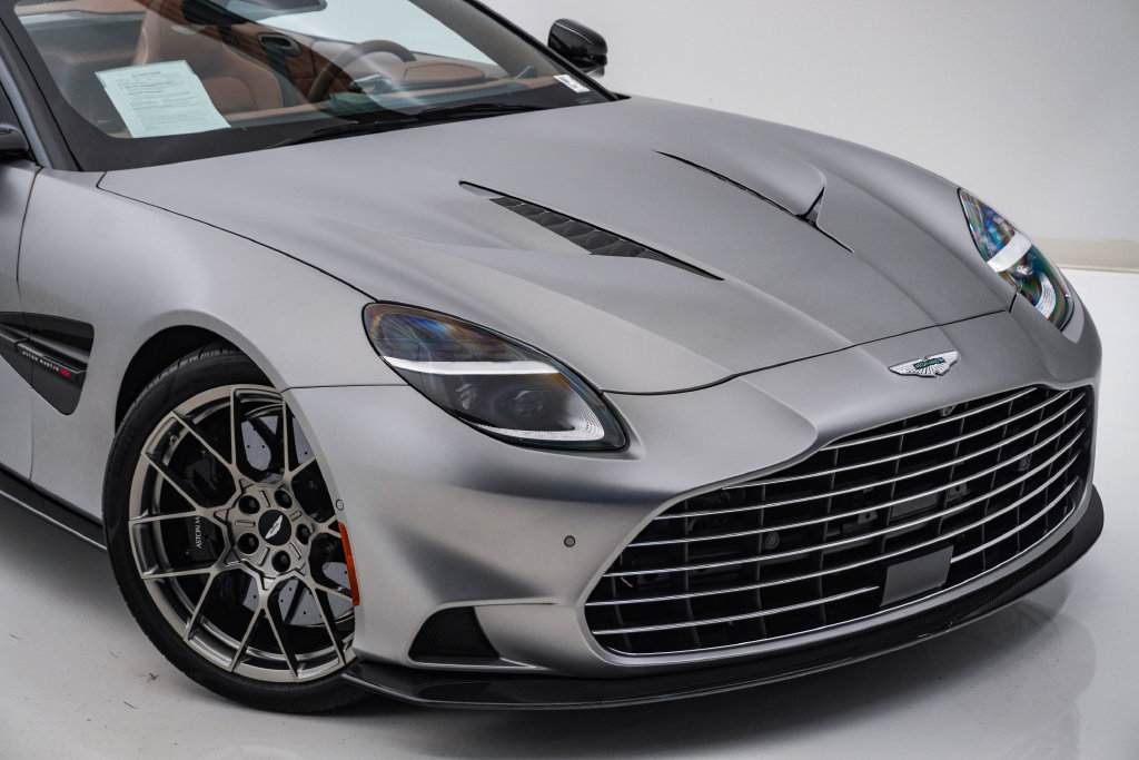 Used 2026 Aston Martin Vanquish Convertible RWD image 4