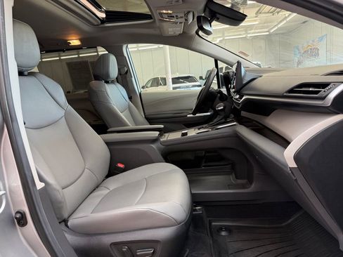 Used 2024 Toyota Sienna XLE image 11
