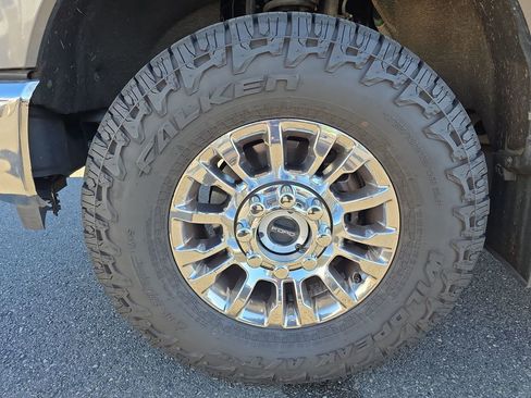 Used 2024 Ford F250 XLT AWD/4WD image 13