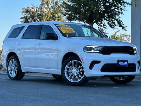 Used 2023 Dodge Durango GT image 2