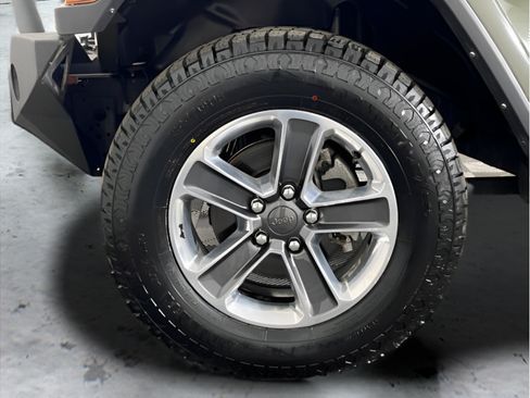 Used 2021 Jeep Wrangler Unlimited Sahara AWD/4WD image 25