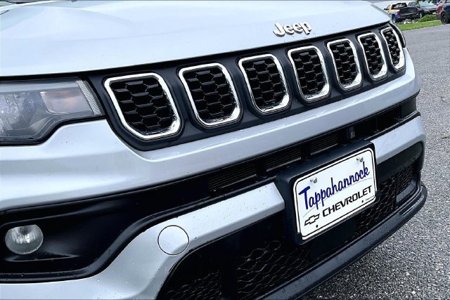 Used 2024 Jeep Compass Latitude AWD/4WD image 28