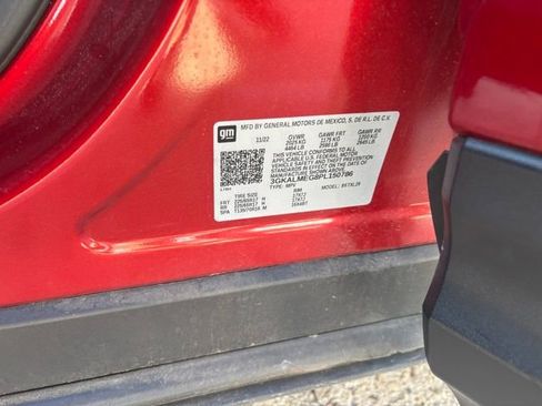 Used 2023 GMC Terrain SLE w/ Driver Convenience Package image 16