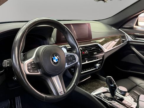 Used 2019 BMW M550i xDrive w/ Dynamic Handling Package AWD/4WD image 16