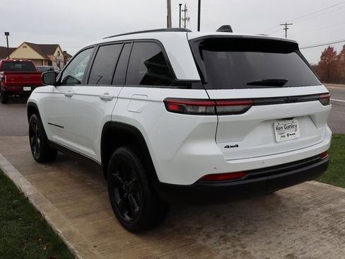 New 2025 Jeep Grand Cherokee Altitude image 26
