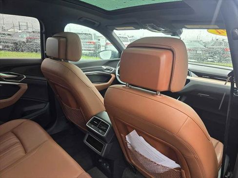 Used 2024 Audi Q8 e-tron Premium Plus w/ Premium Plus Package image 16