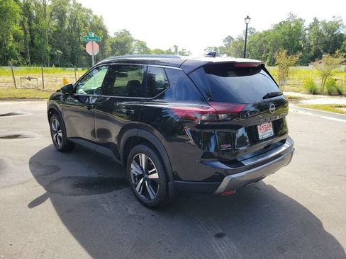 Used 2024 Nissan Rogue SL w/ SL Premium Package FWD image 3