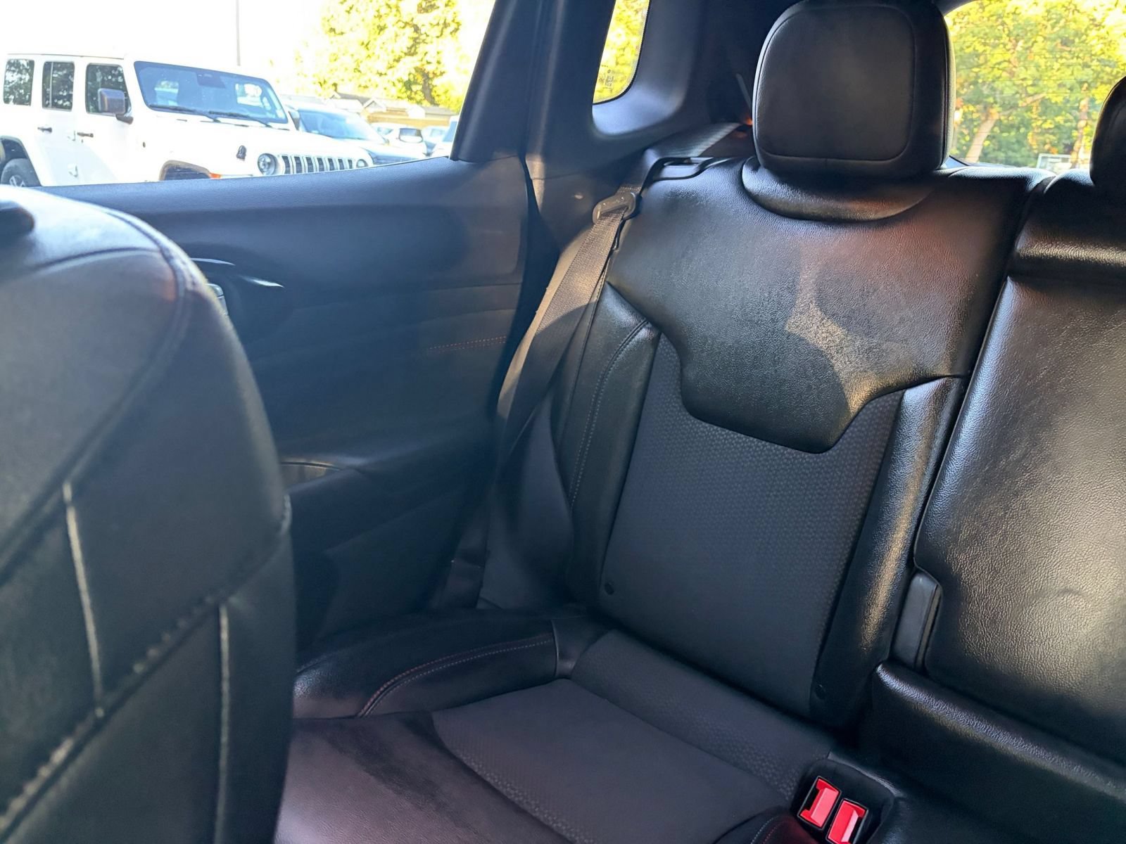 Used 2025 Jeep Compass Trailhawk AWD/4WD image 37