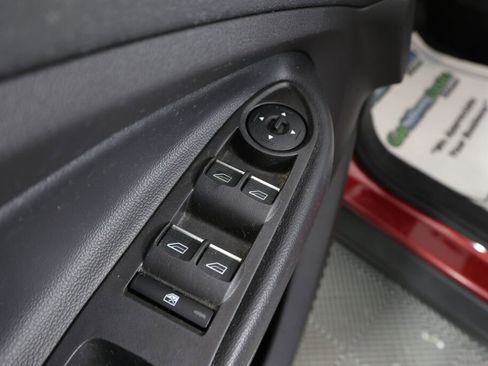 Used 2019 Ford Escape SE image 30