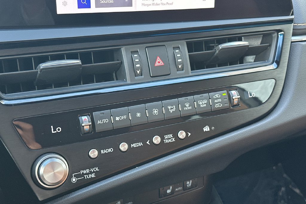 Used 2024 Lexus ES 350 w/ Premium Package FWD image 18