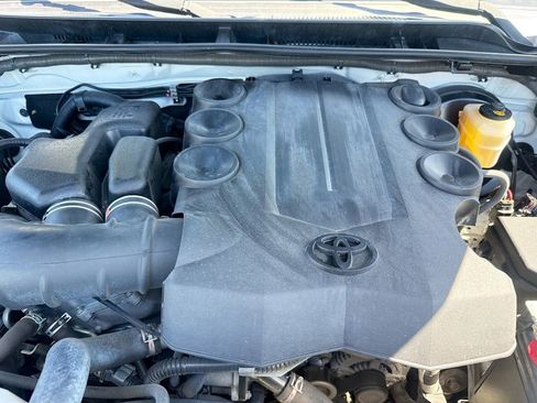 Used 2017 Toyota 4Runner SR5 RWD image 32
