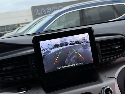 Certified 2023 Ford Explorer XLT image 4