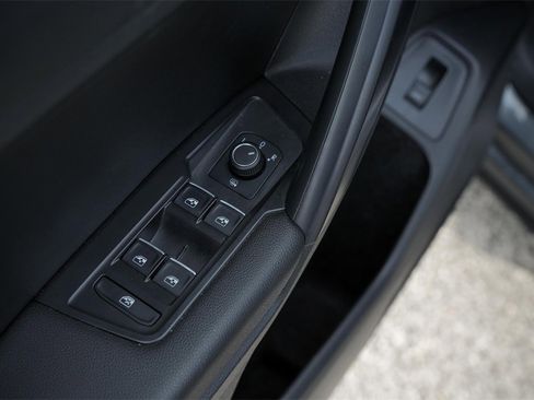 Used 2021 Volkswagen Tiguan SEL image 21