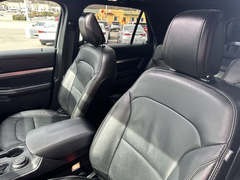 Used 2018 Ford Explorer XLT w/ Equipment Group 202A image 22