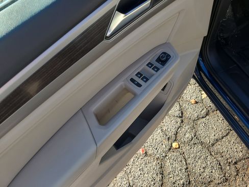 Used 2019 Volkswagen Atlas SE w/ Panoramic Sunroof Package image 14