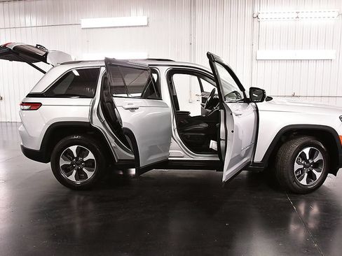 Used 2022 Jeep Grand Cherokee Limited 4xe AWD/4WD image 30