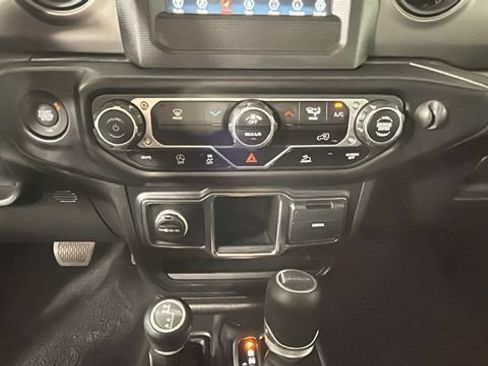Used 2022 Jeep Gladiator Sport AWD/4WD image 21