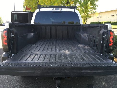 Used 2021 Toyota Tacoma TRD Off-Road w/ Technology Package AWD/4WD image 36