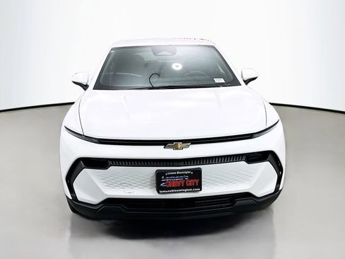 New 2026 Chevrolet Equinox EV LT image 2