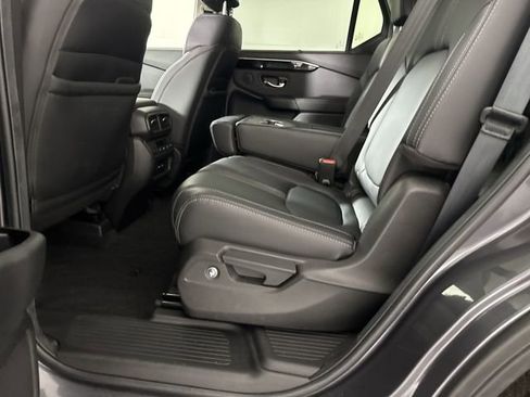 Used 2025 Honda Pilot Touring image 23