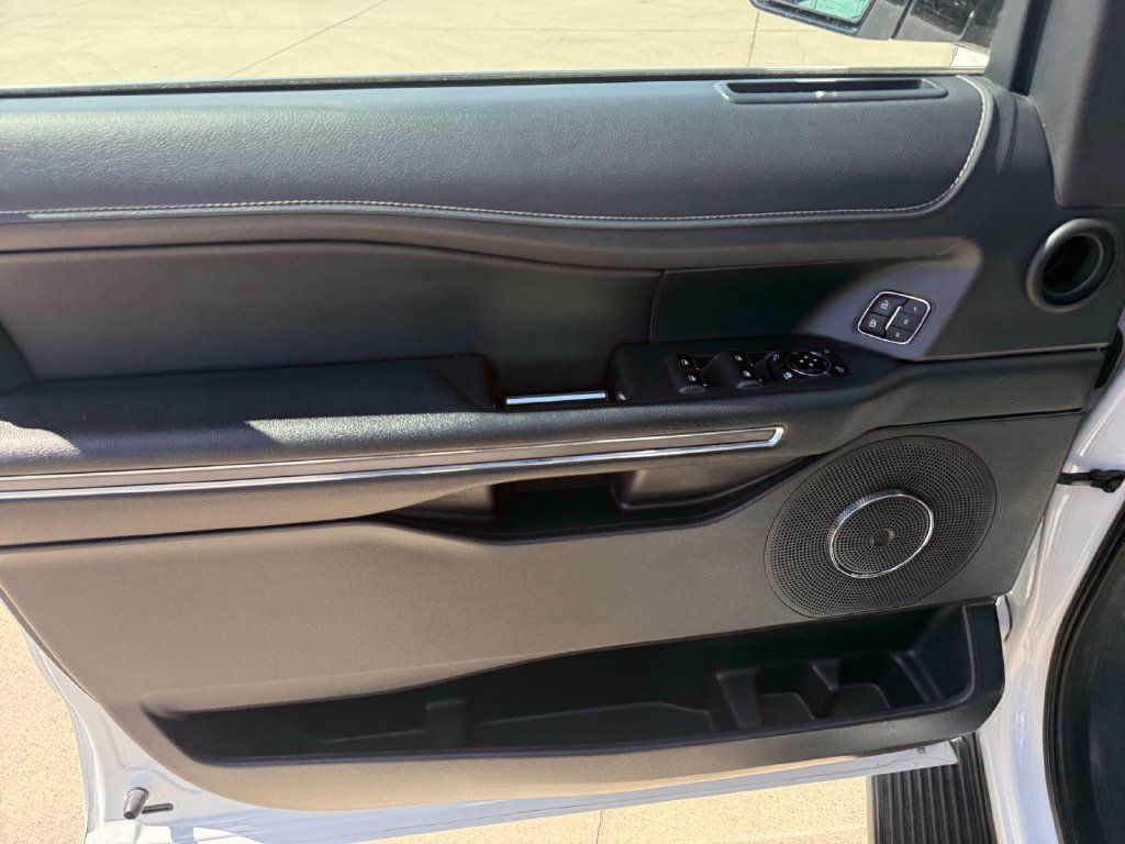 Used 2024 Ford Expedition XLT RWD image 11