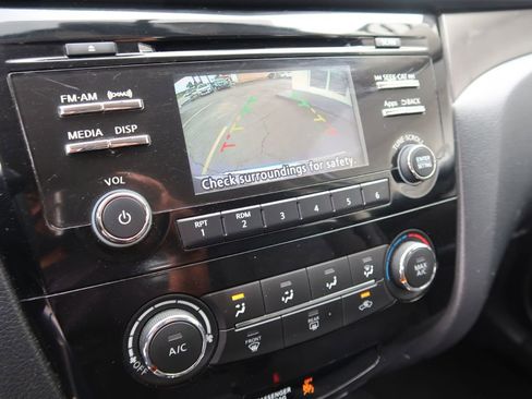 Used 2015 Nissan Rogue S AWD/4WD image 13