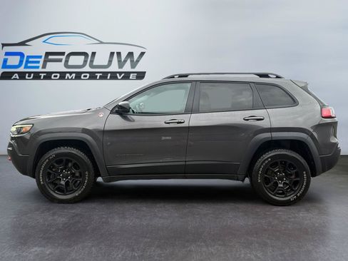 Used 2022 Jeep Cherokee Trailhawk w/ Sun & Sound Group AWD/4WD image 6