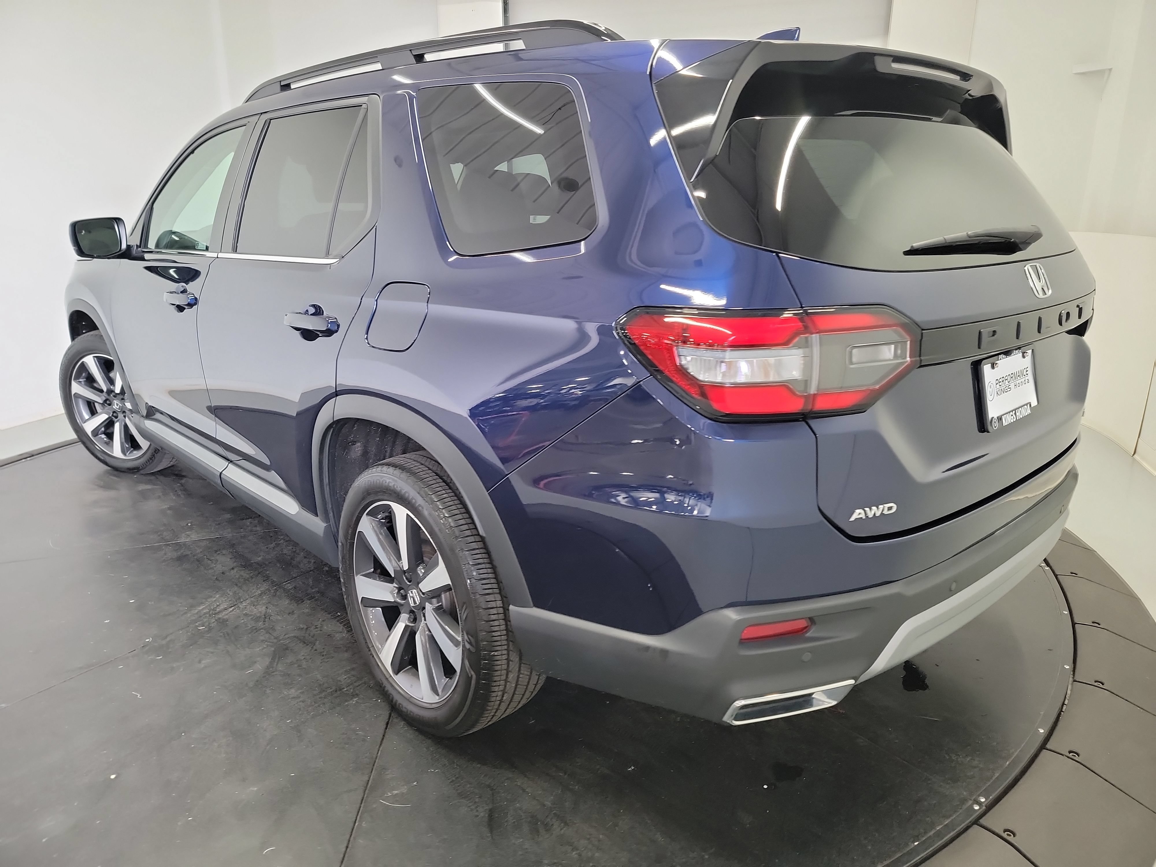 Used 2023 Honda Pilot Touring image 6