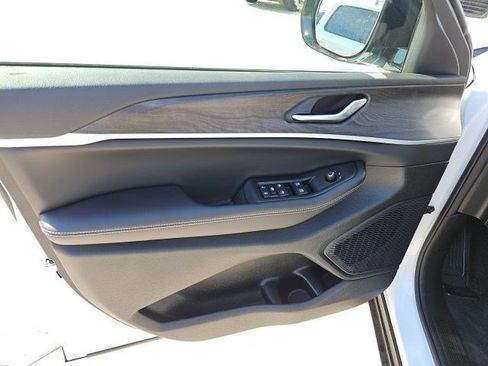 New 2026 Jeep Grand Cherokee Altitude AWD/4WD image 19