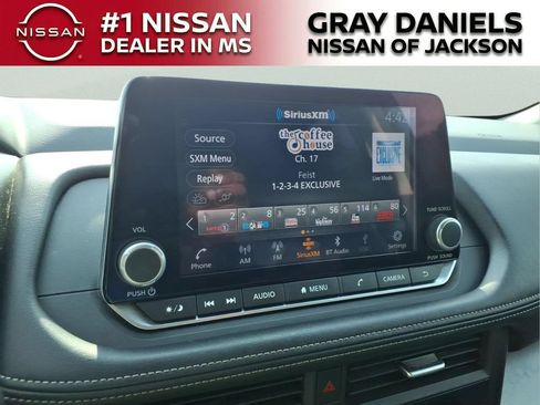Used 2025 Nissan Rogue SV FWD image 17