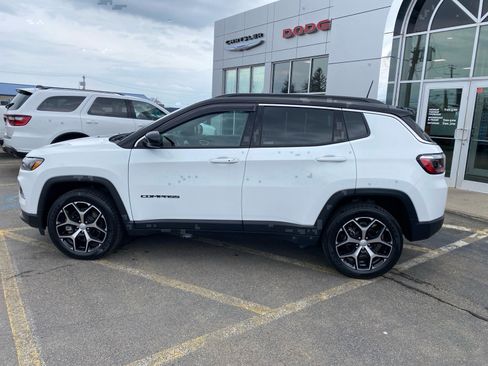 Used 2024 Jeep Compass Limited AWD/4WD image 2