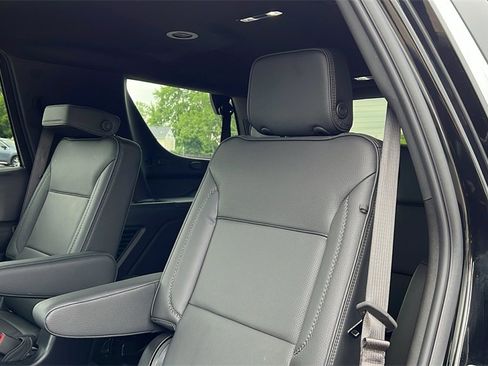 Used 2025 GMC Yukon Denali image 32