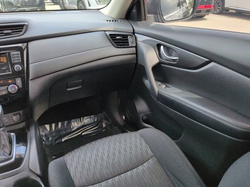Used 2018 Nissan Rogue SV w/ Premium Package image 17