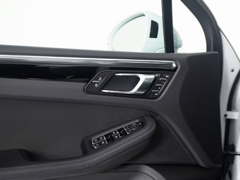 Certified 2026 Porsche Macan S AWD/4WD image 21