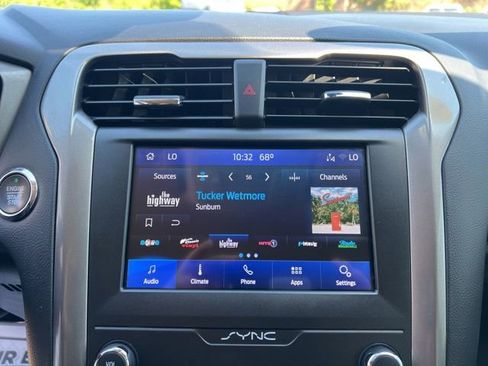 Used 2020 Ford Fusion SE AWD/4WD image 28