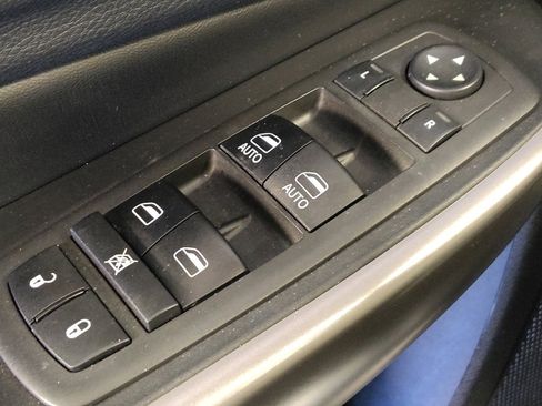 Used 2019 Jeep Cherokee Limited FWD image 27