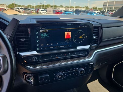 Used 2025 Chevrolet Silverado 2500 LT AWD/4WD image 25