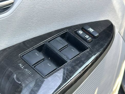Used 2013 Toyota Venza LE w/ LE Convenience Pkg FWD image 21
