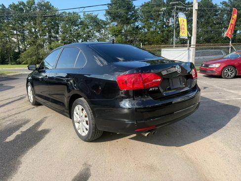 Used 2011 Volkswagen Jetta SE FWD image 3