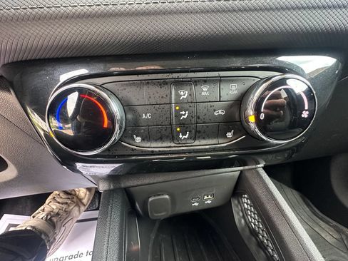 Used 2024 Chevrolet TrailBlazer LT w/ LT Cold Weather Package AWD/4WD image 12