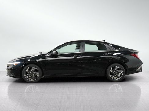 Used 2025 Hyundai Elantra SEL FWD image 2