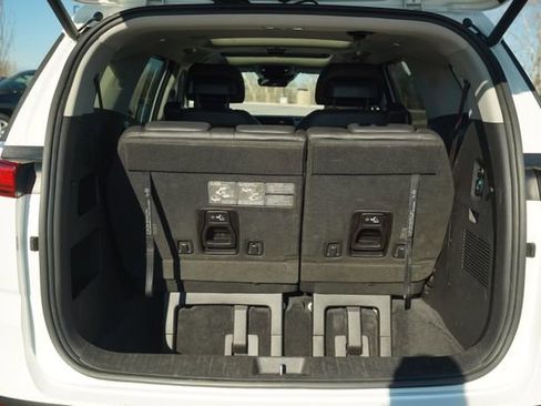 Used 2022 Kia Carnival SX Prestige image 18