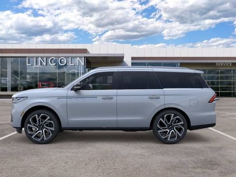 New 2026 Lincoln Navigator Reserve AWD/4WD image 3